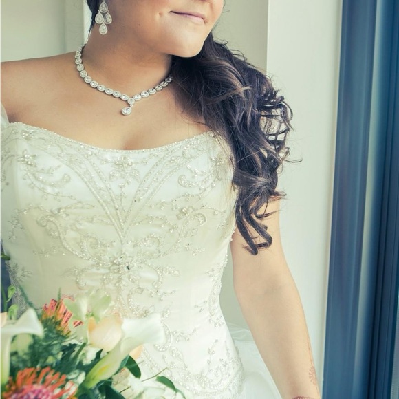 Alfred Angelo Disney Collection Belle. Corset Cathedral veil In preservation box - Picture 6 of 10